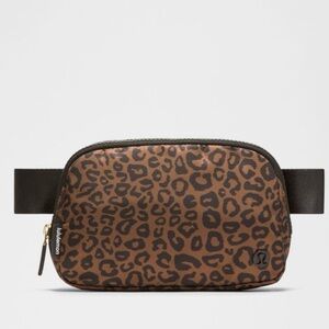 NEW Lululemon Everywhere Belt Bag Leopardo Shift Midi Desert/Khaki Multi/Night